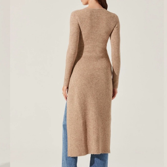 Elegant Tan Knit Sweater Dress - Picture 3 of 5
